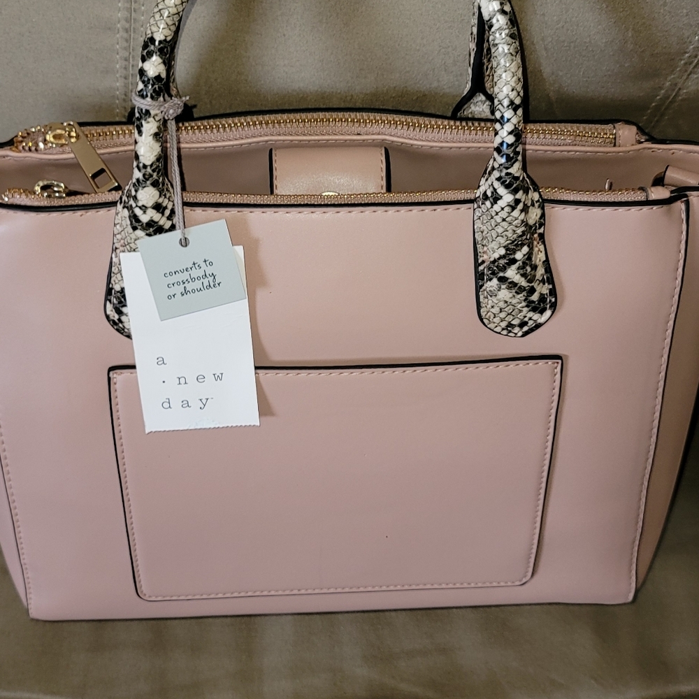 Women's Purse color is like a brush pink. Minor flaws as shown in the picture.